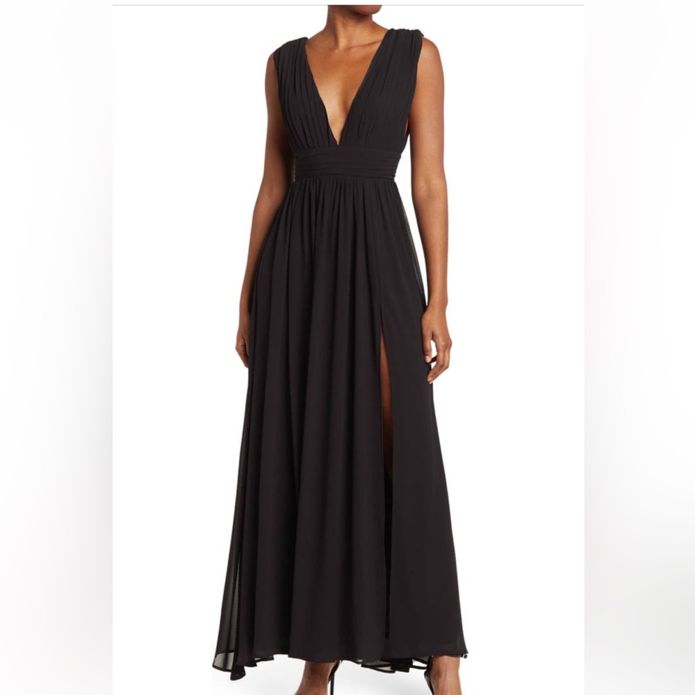 Love by Design Athen Plunging V-Neck Maxi dress/gown!